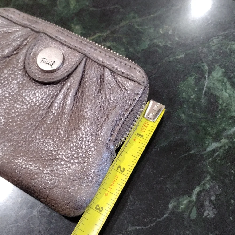 Fossil  Leather Wallet Silver Gray Metallic Corner Zip Around wallet